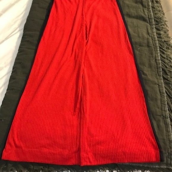 Cropped Ribbed Culottes in Red - Picture 4 of 8